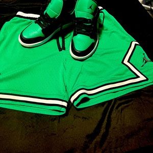 Jordan 1 Low "Black/Lucky Green/White"